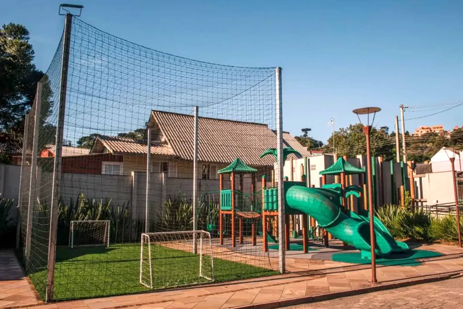 Quadra e playground