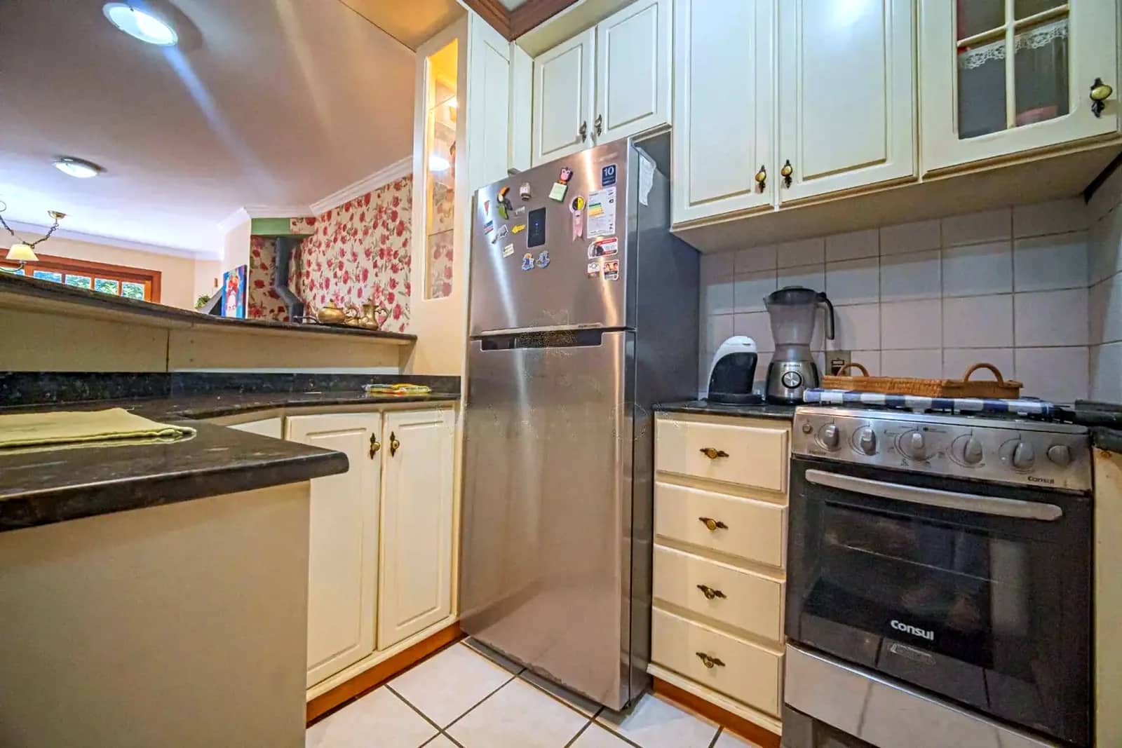 Cozinha com armários