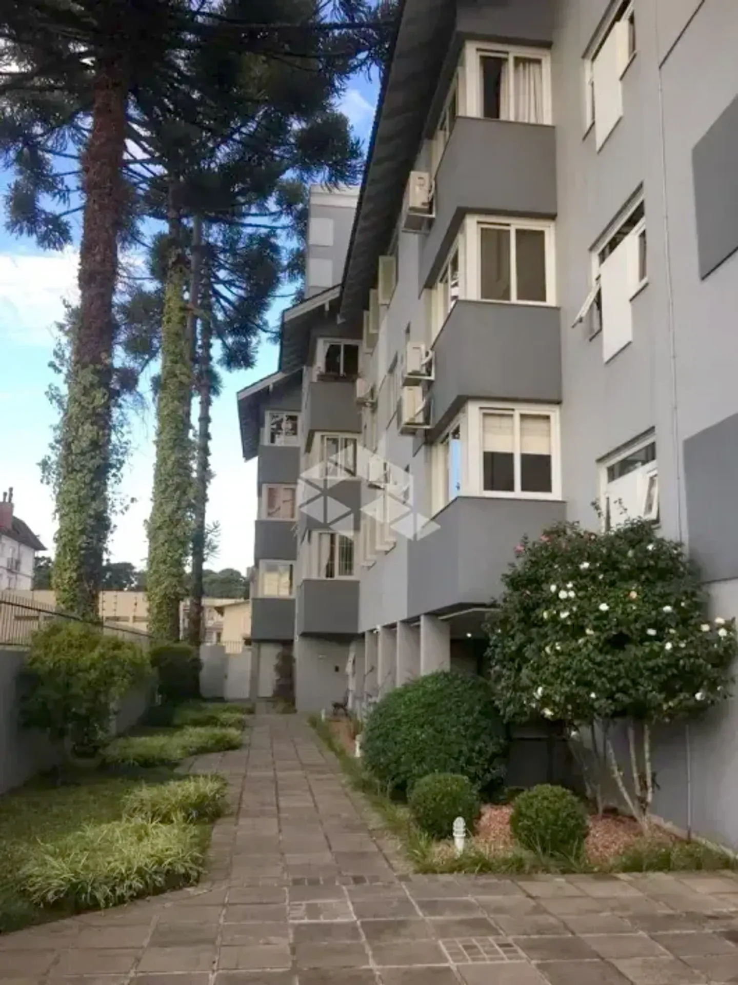 Caminho do jardim do prédio