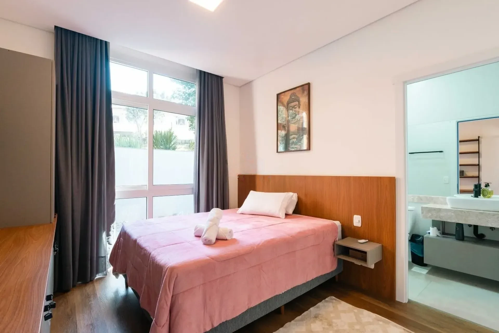 Suíte com cama de casal