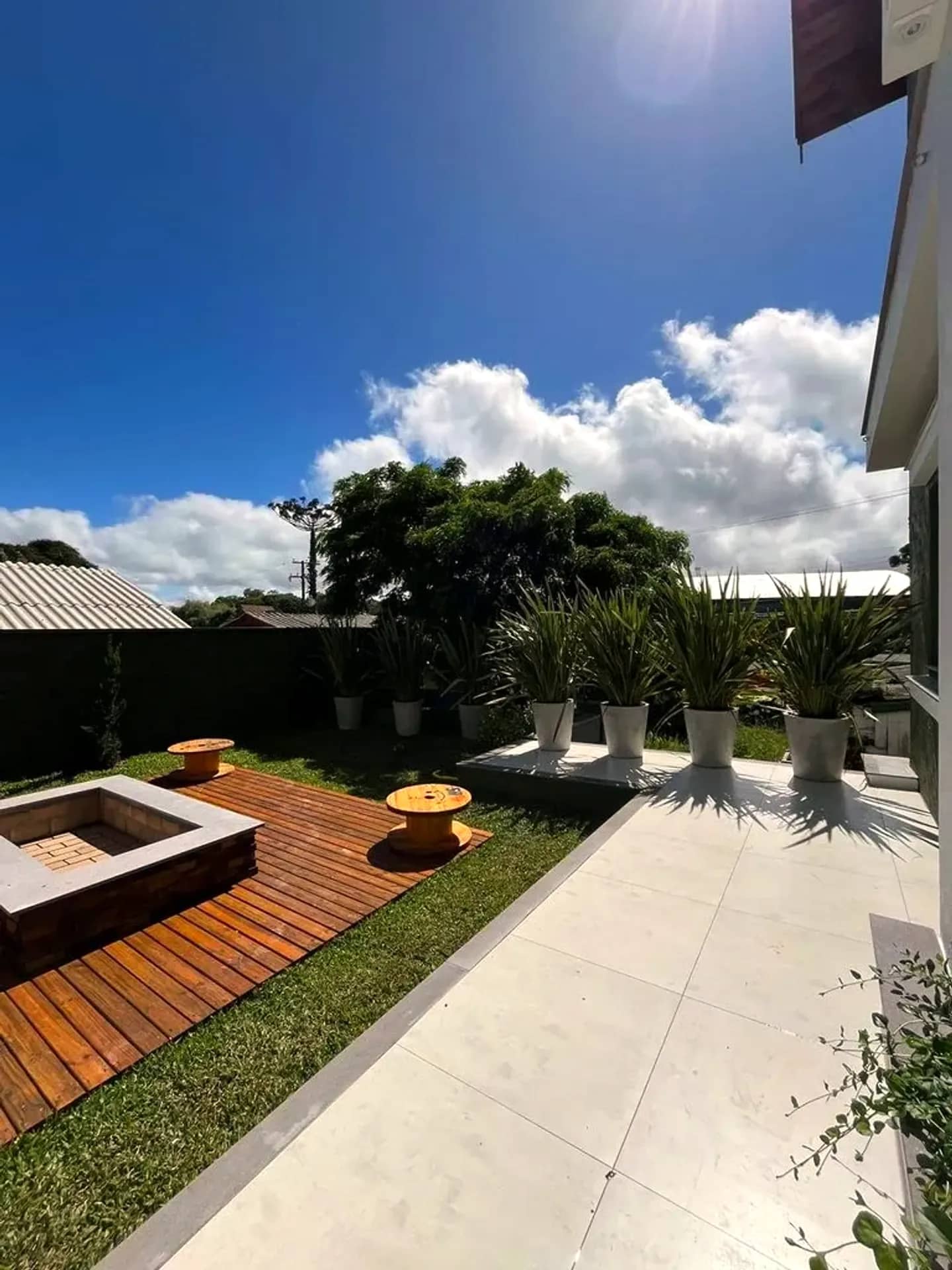 Jardim e fogo de chão