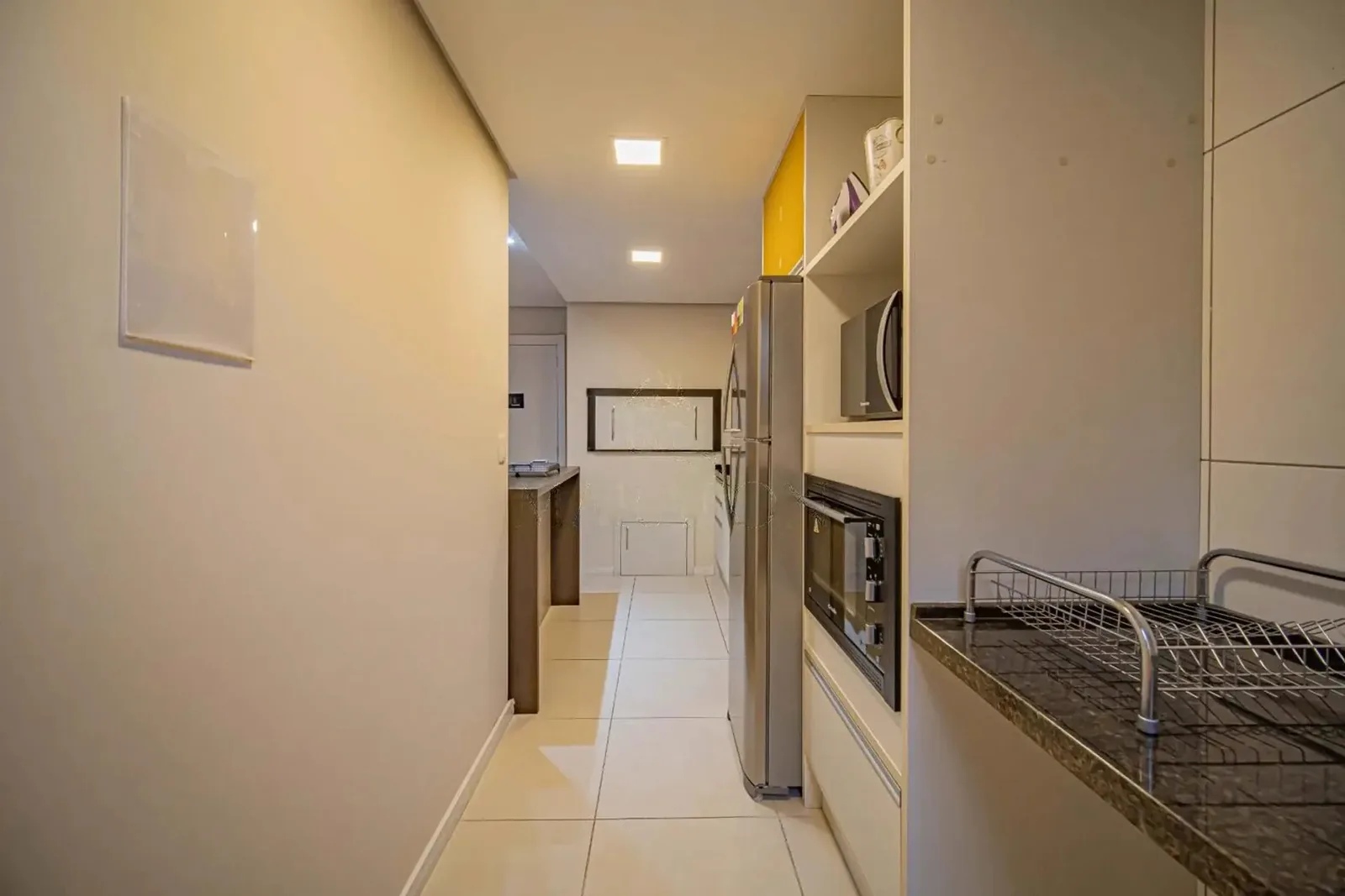 Cozinha e corredor