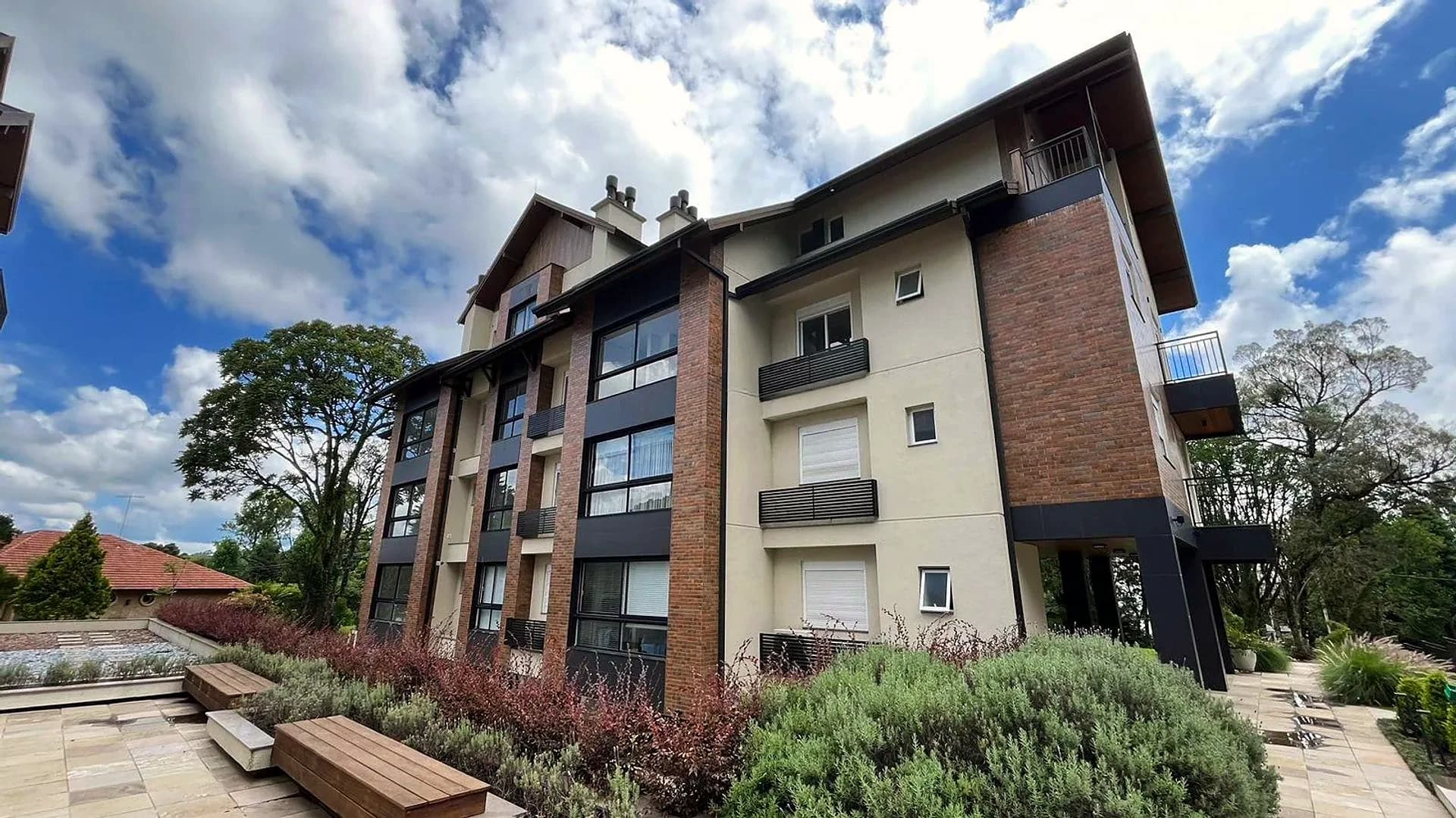 Apartamento com suíte no Residencial Bosque da Baviera