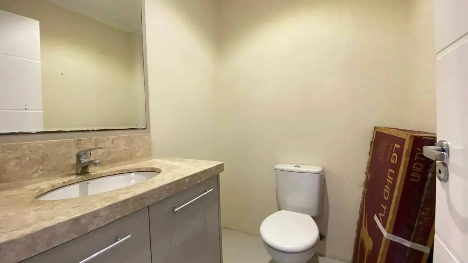 Lavabo com bancada de mármore