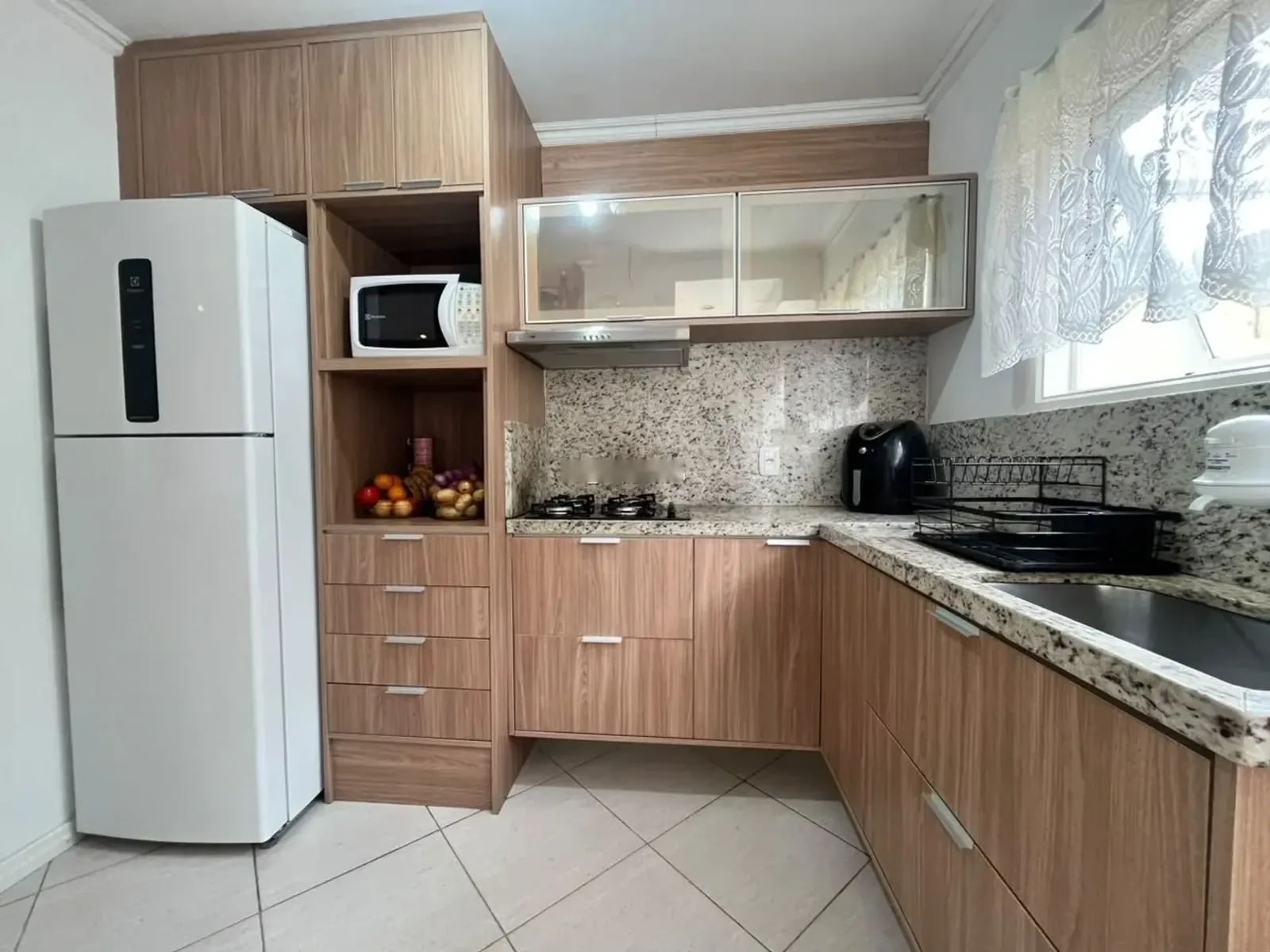 Casa geminada semimobiliada de 2 dormitórios com jardim, foto 10