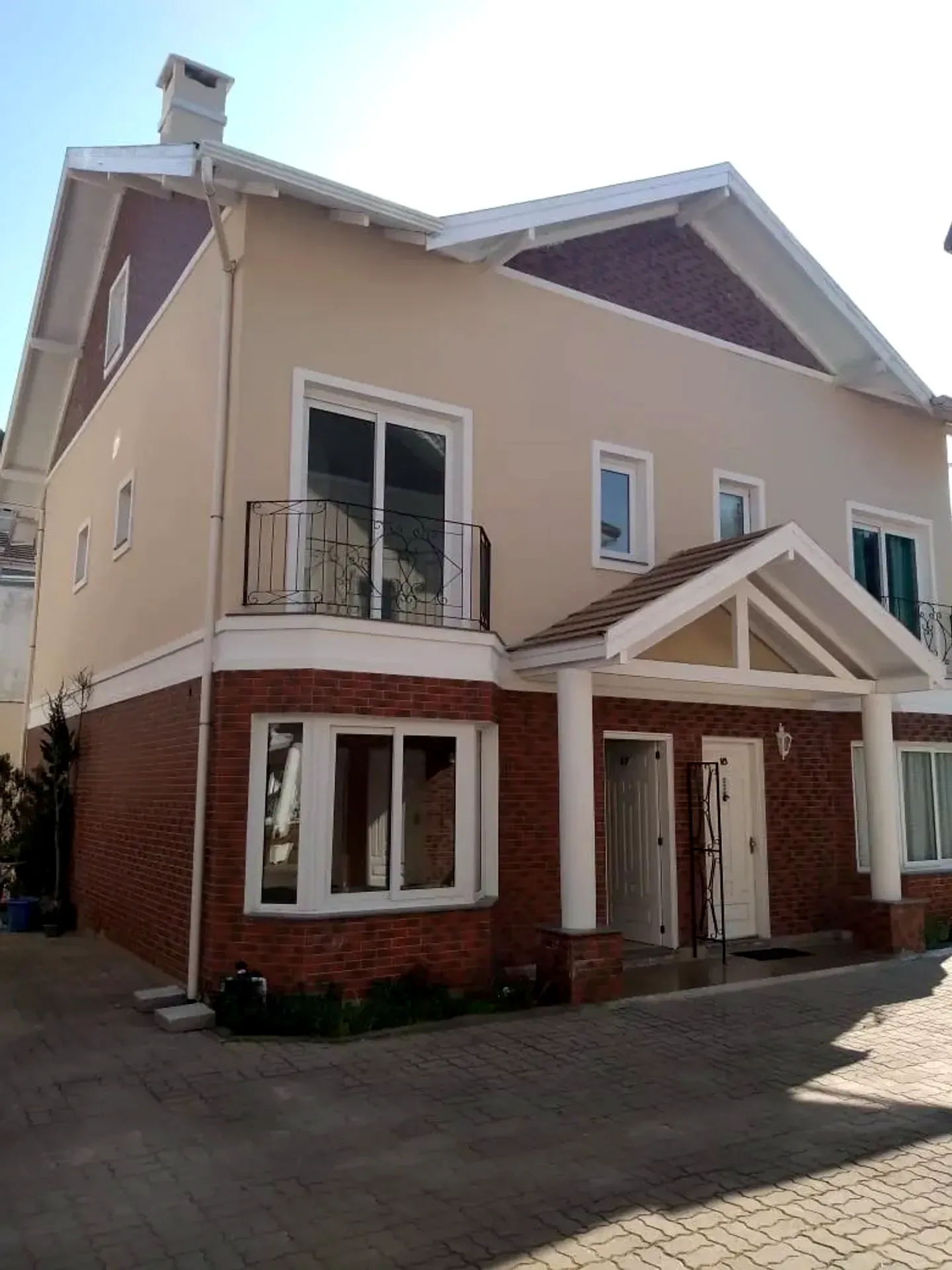 Casa geminada de 3 dormitórios no Forest Residence