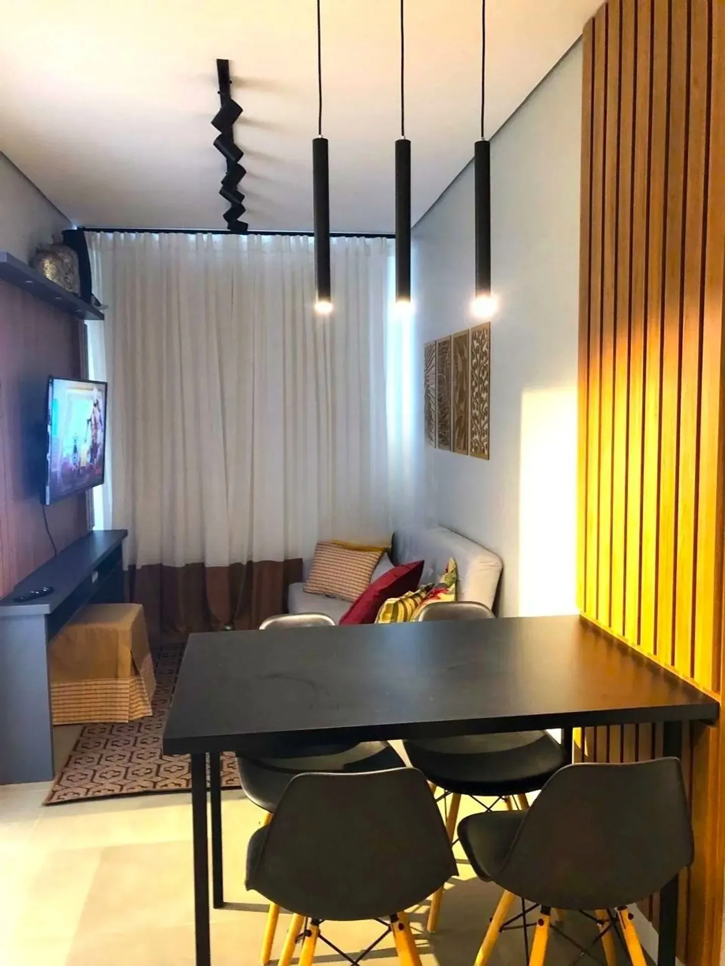 Sala de jantar com pendentes
