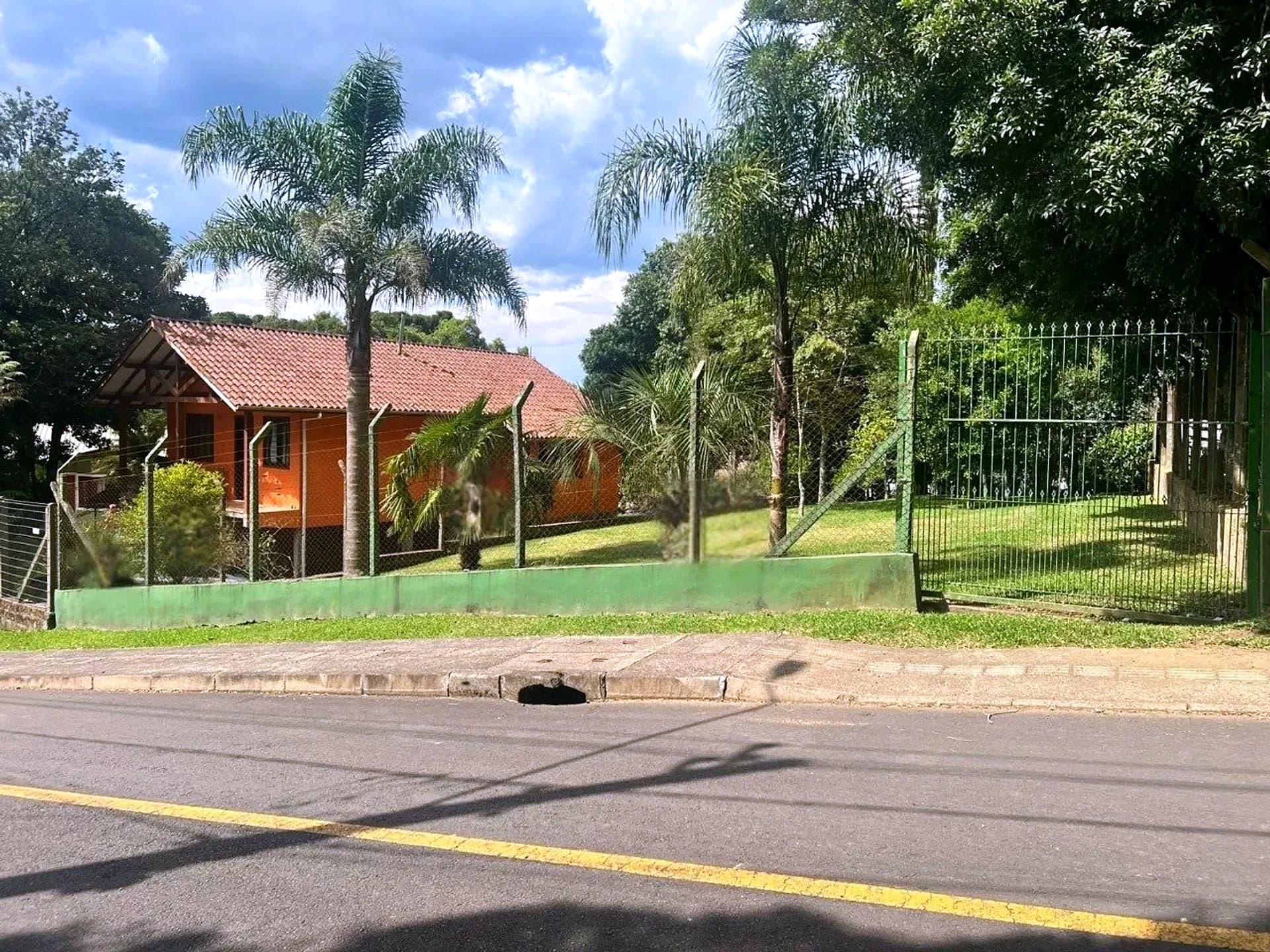 Terreno de 456 m² na Rua do Camboatá