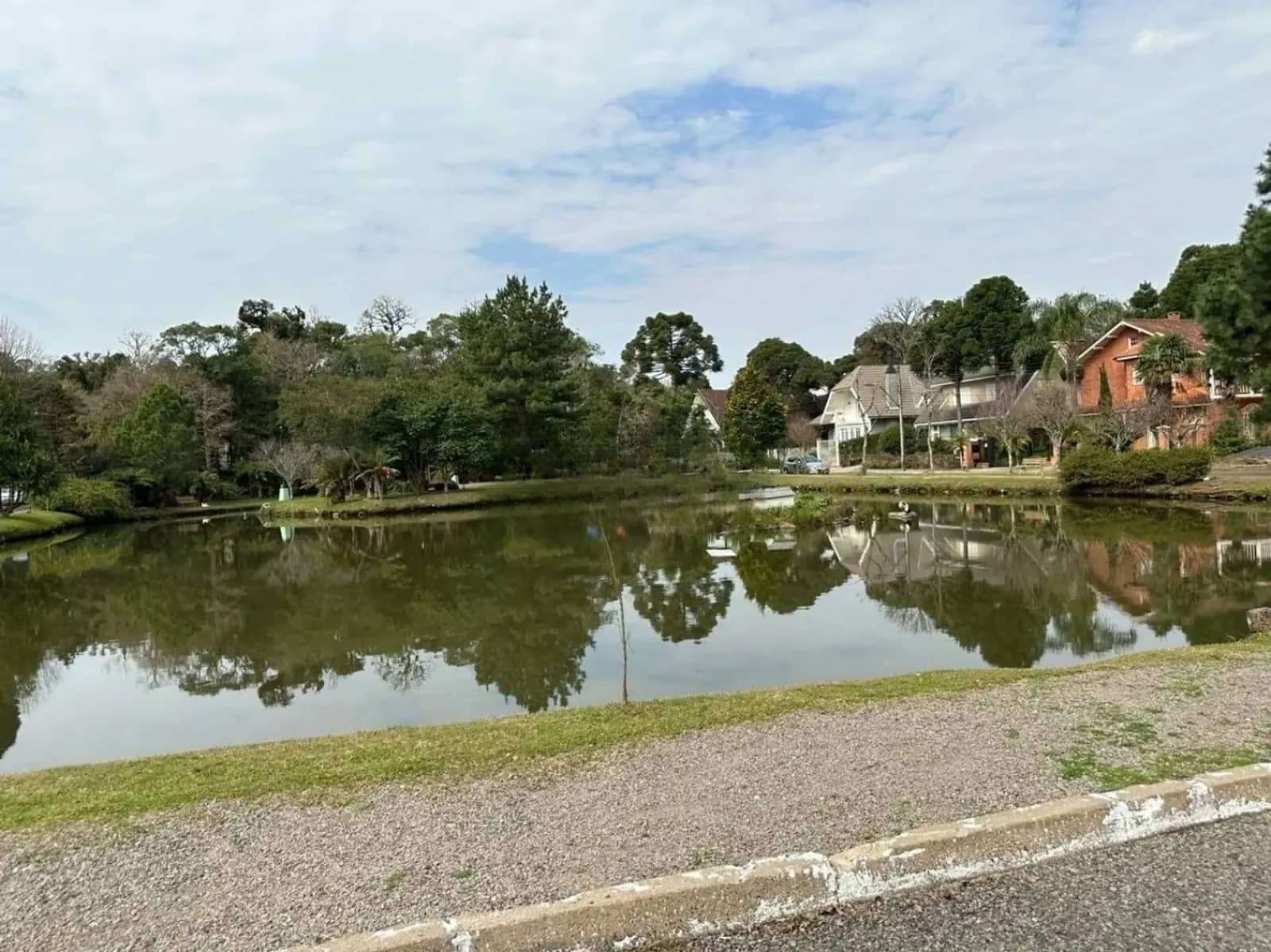 Lago do bairro Ipê Amarelo