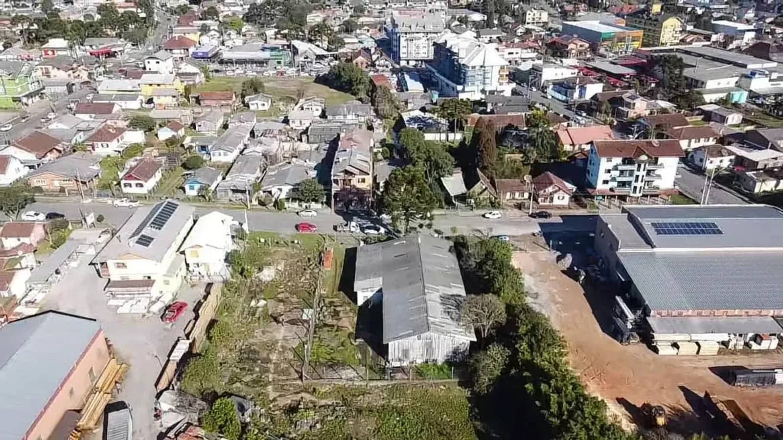 Terreno e a cidade de Canela ao redor