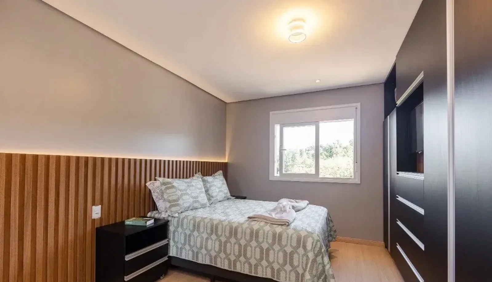 Suíte com cama de casal