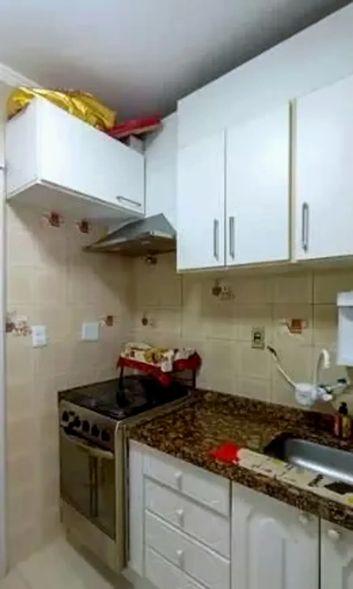 Cozinha com bancada de granito