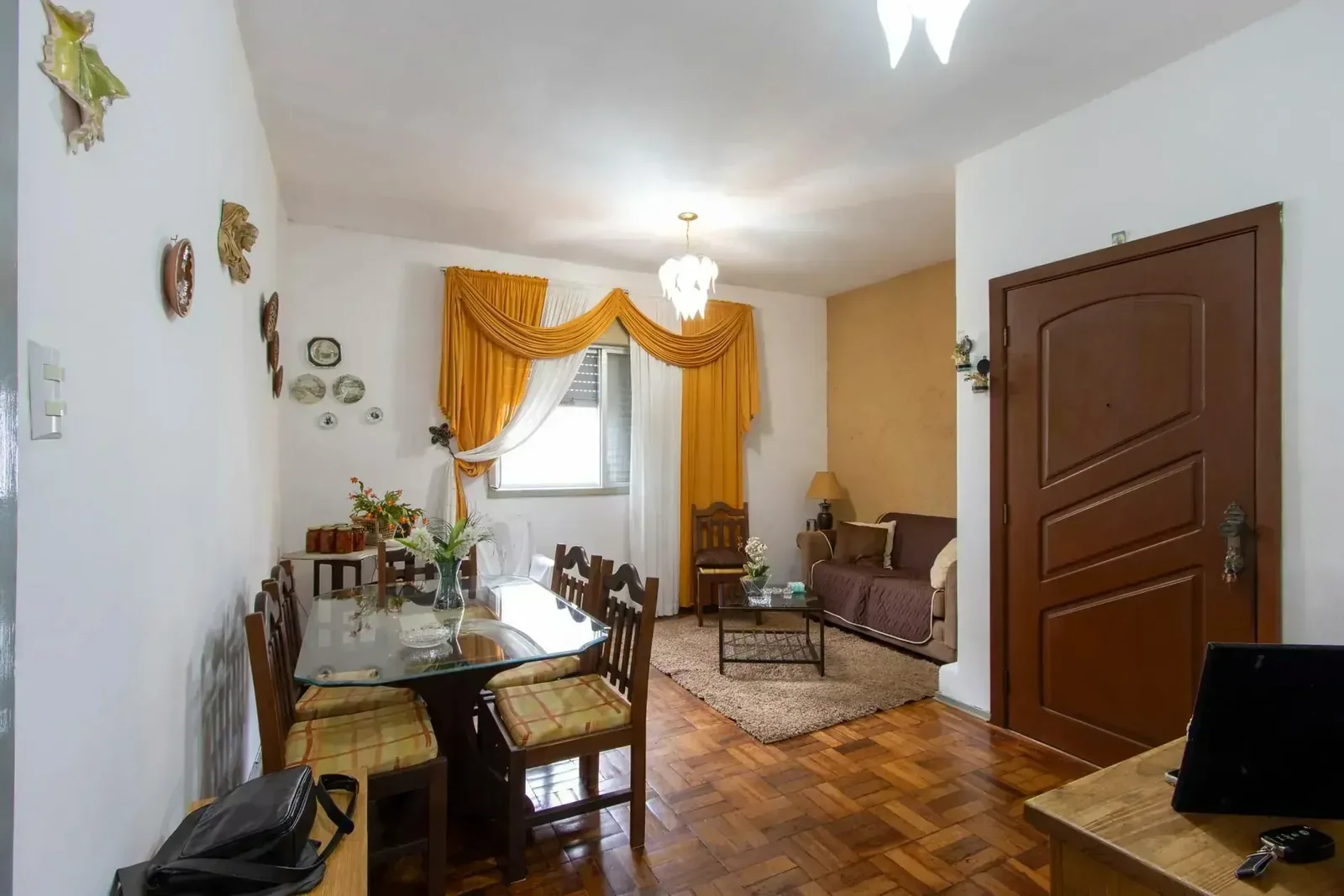 Sala de estar e jantar integradas