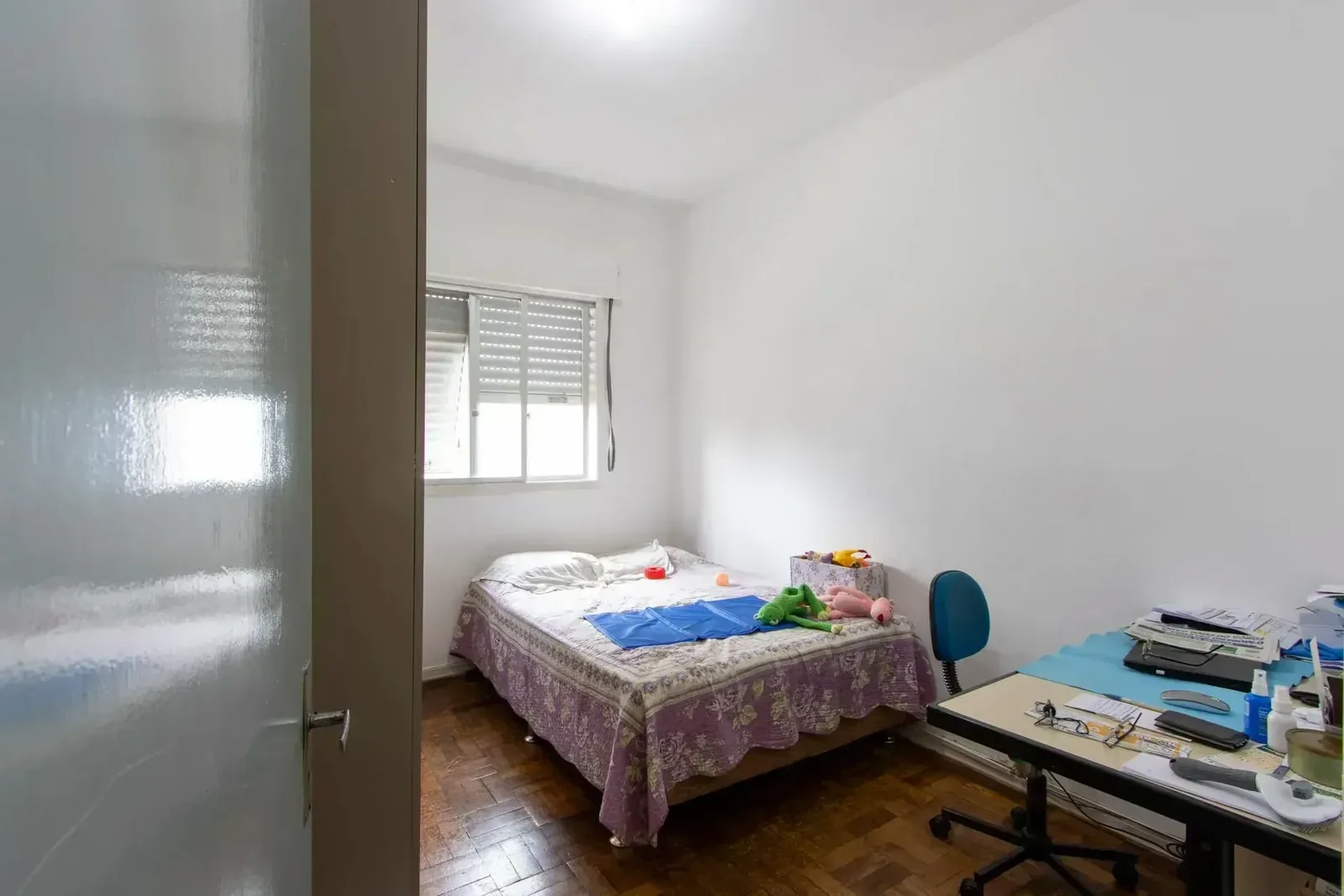 Segundo dormitório com escrivaninha