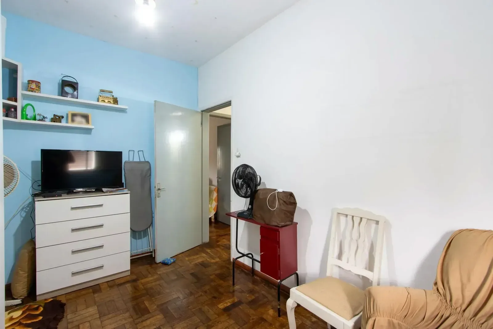 Cômodo extra usado como sala íntima