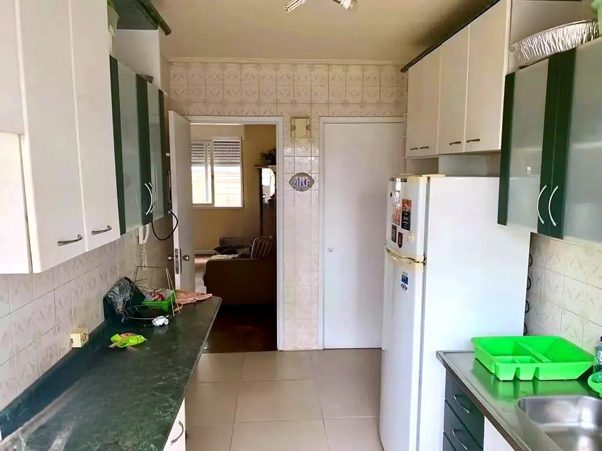 Cozinha com bancada de granito