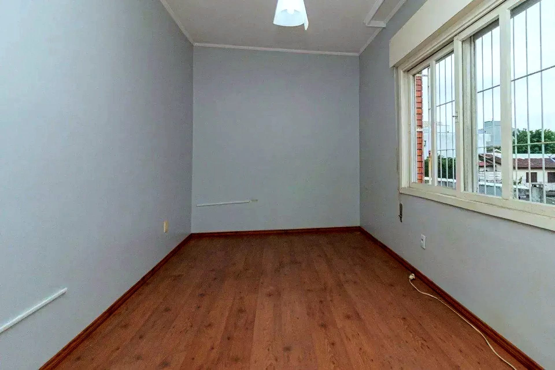 Dormitório com janela