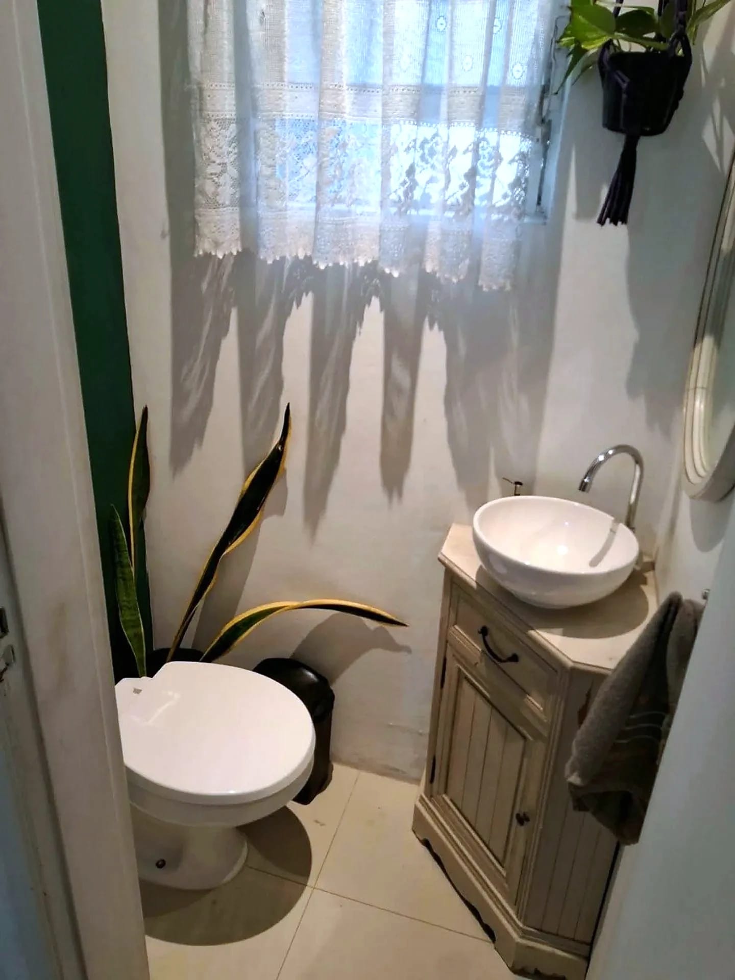 Banheiro com cuba de apoio