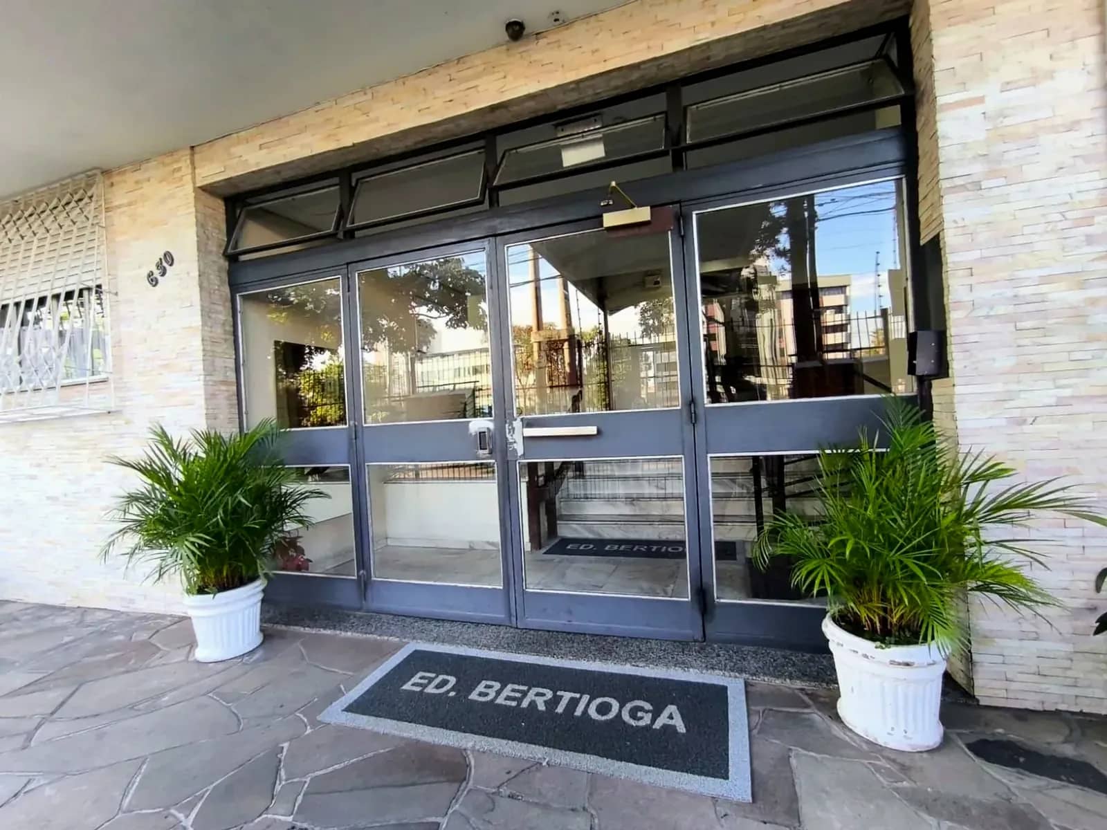 Entrada do Edifício Bertioga