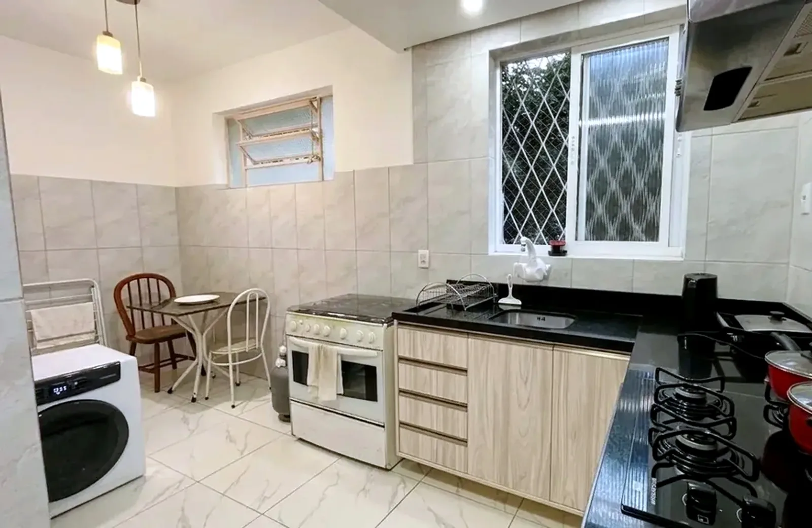 Cozinha reformada com bancada de granito