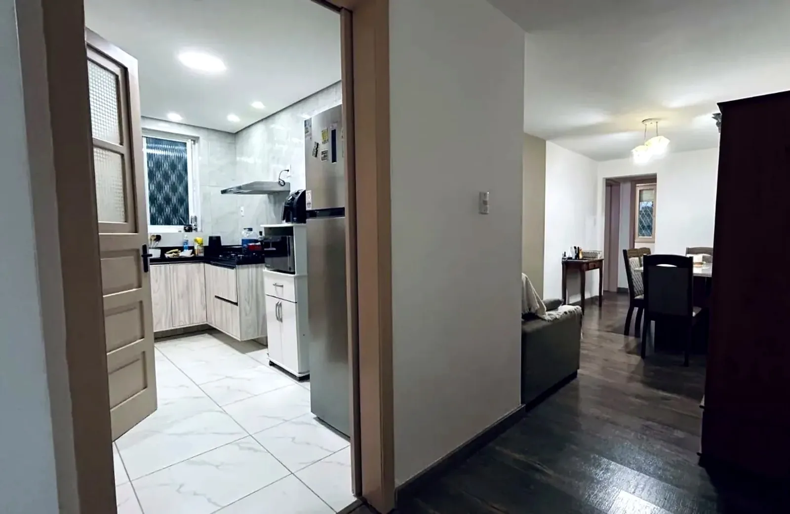 Circulação entre cozinha e living