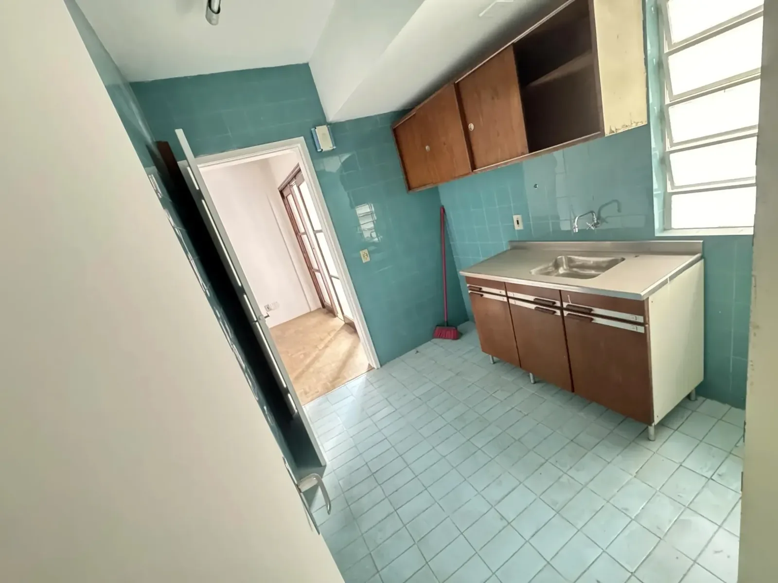 Cozinha com armários
