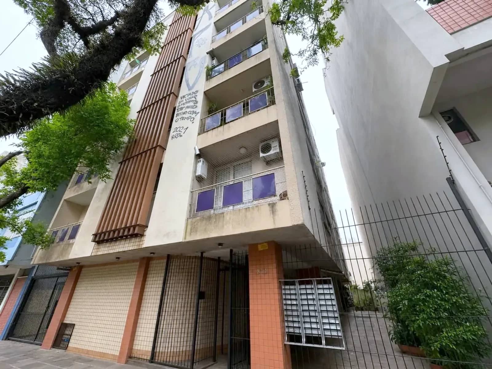 Fachada do prédio na Rua da República