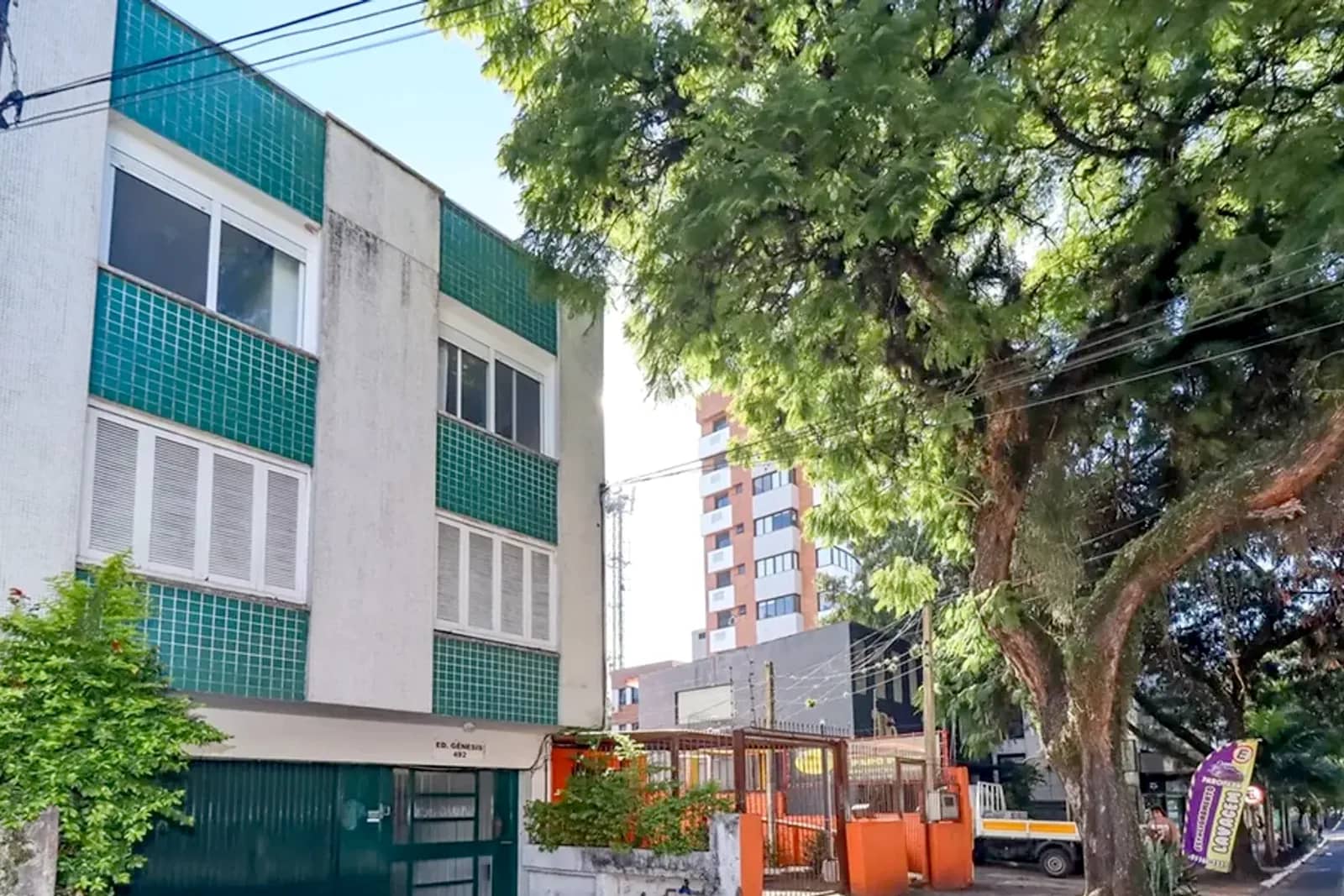 Fachada do prédio na Rua Eudoro Berlink, Auxiliadora