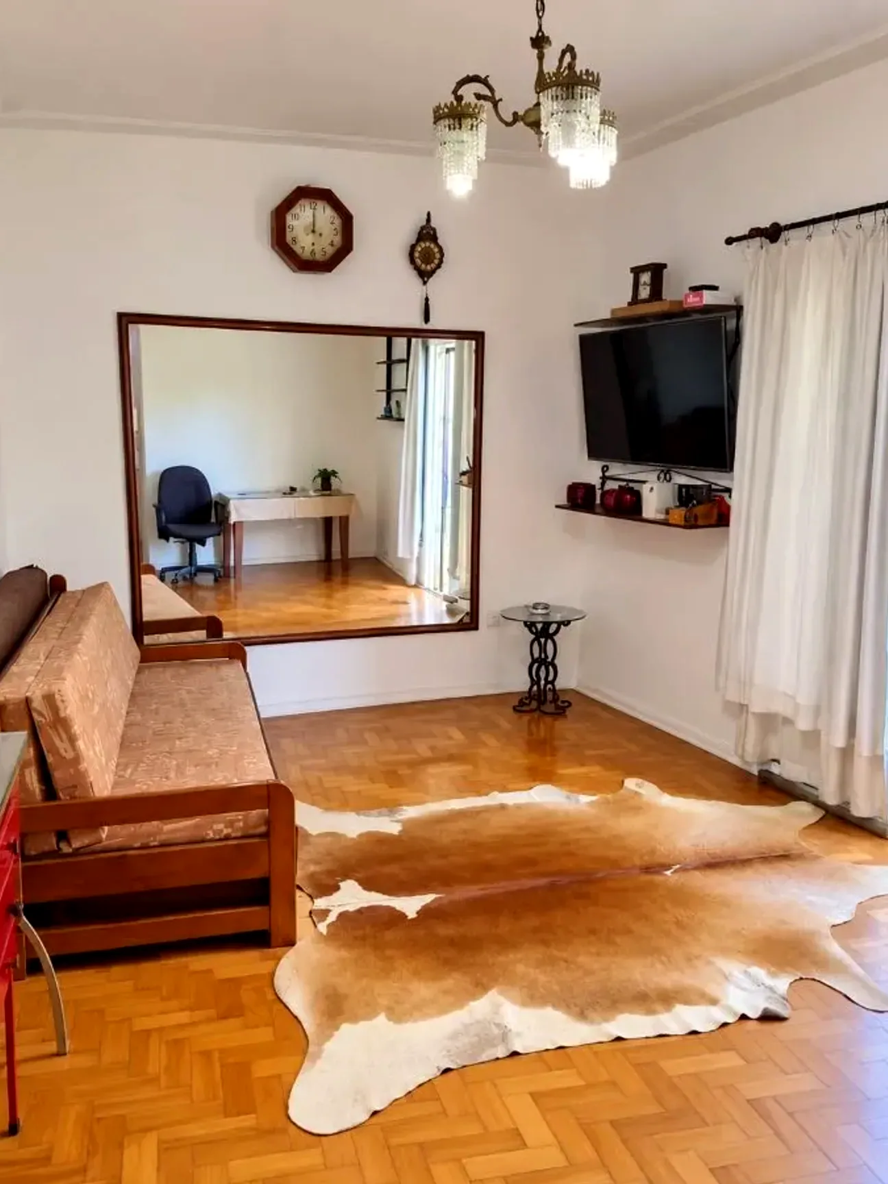 Living com dois ambientes e lustre