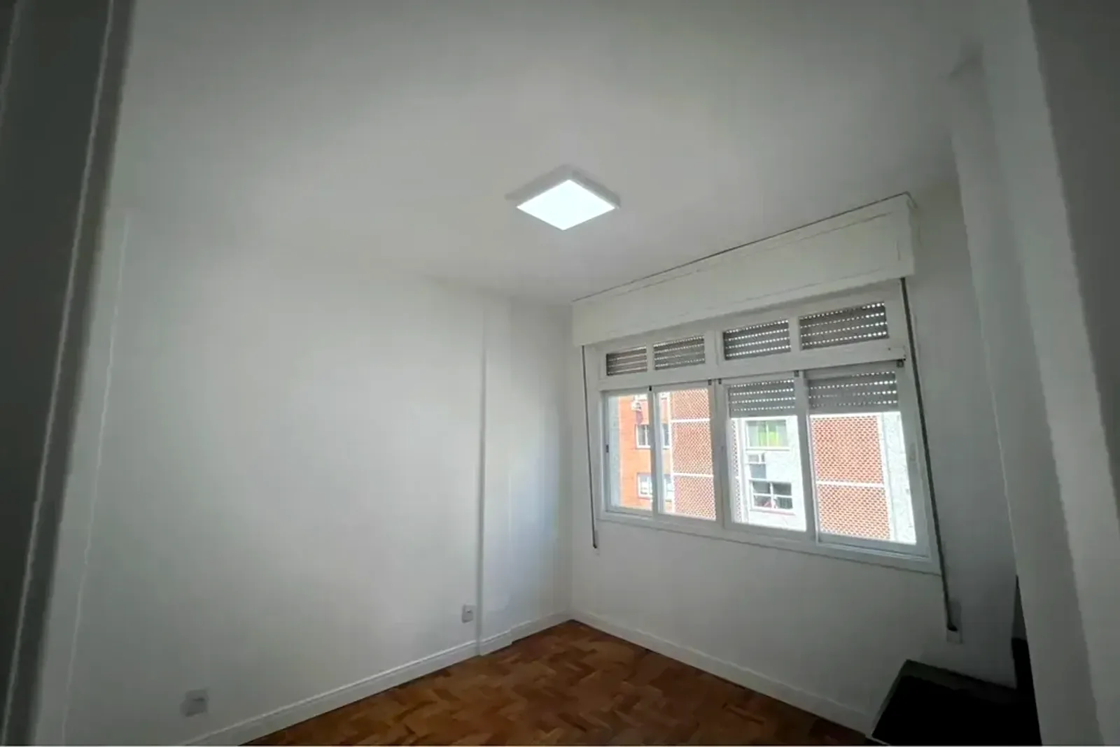 Segundo dormitório com piso de parquê