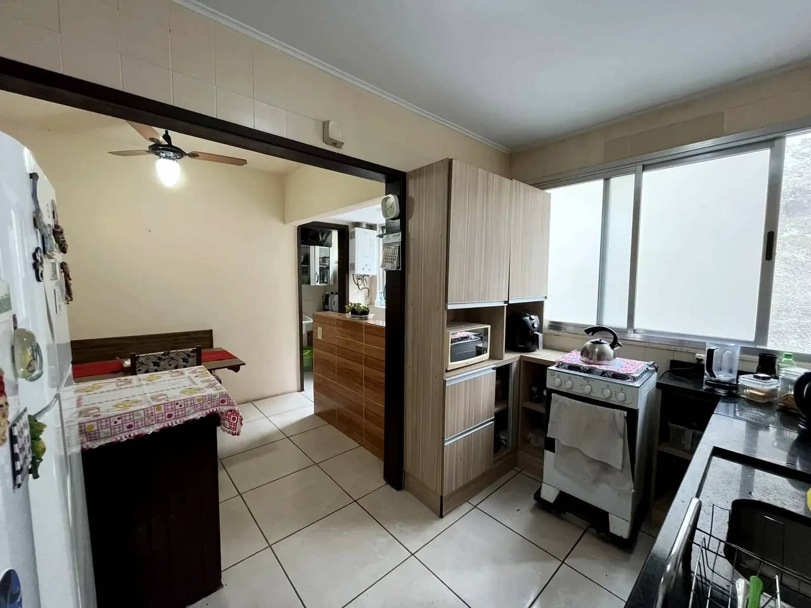 Cozinha integrada à sala de jantar