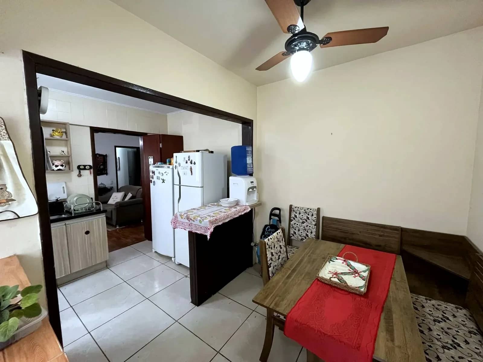 Sala de jantar integrada à cozinha