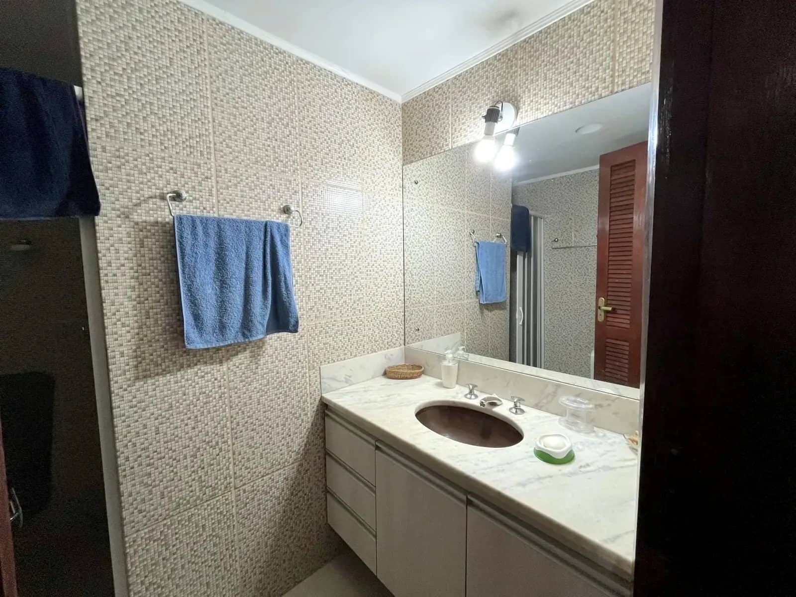 Banheiro com bancada