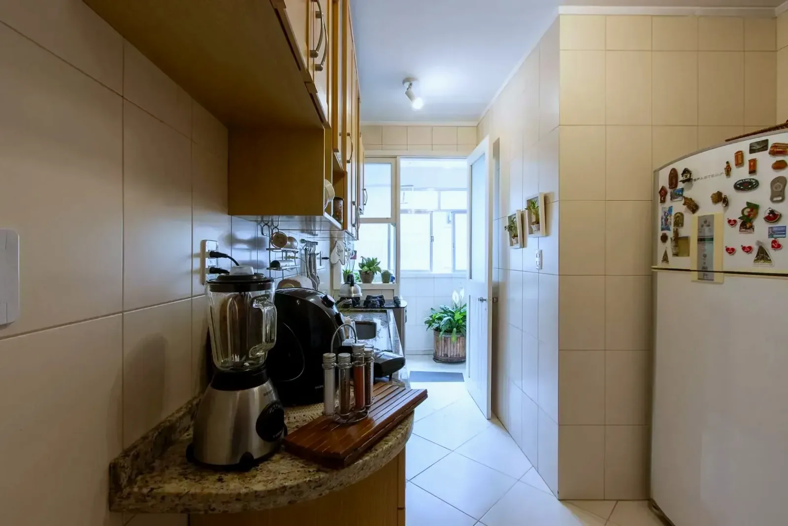 Cozinha com bancada de granito