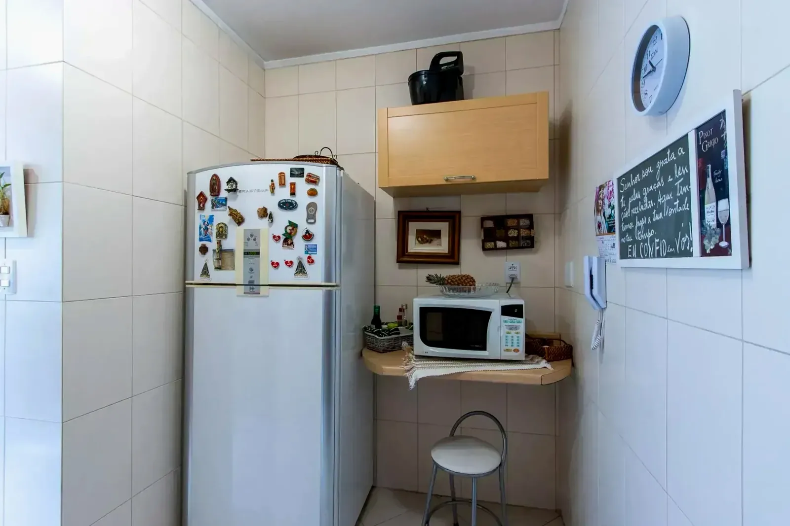 Cozinha com espaço para refeições