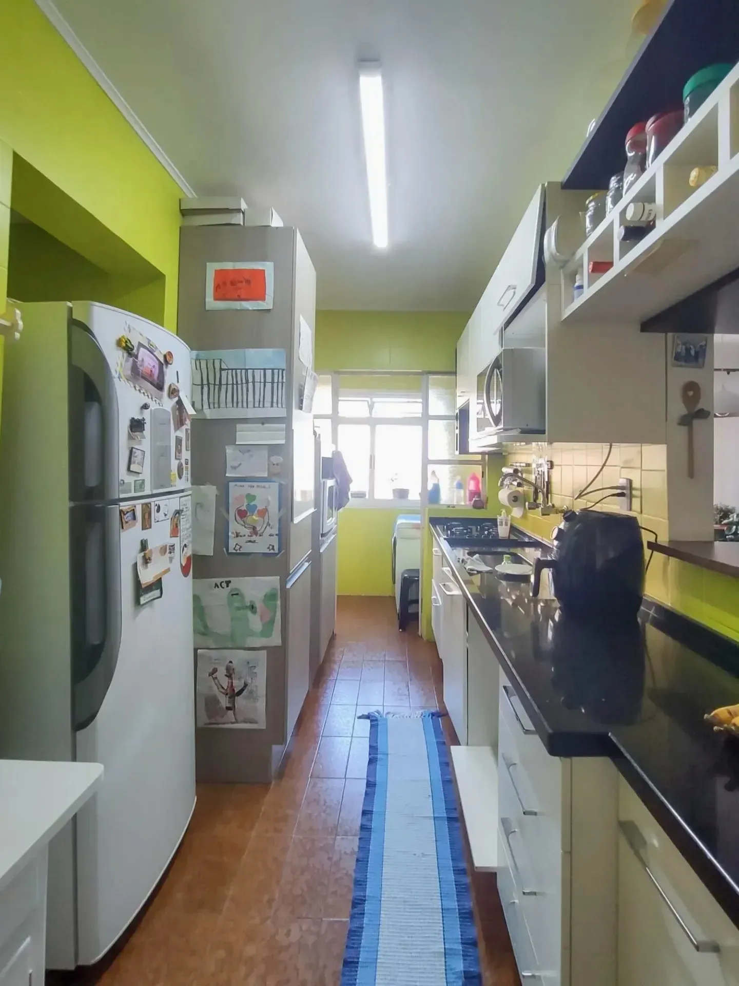 Cozinha com armários