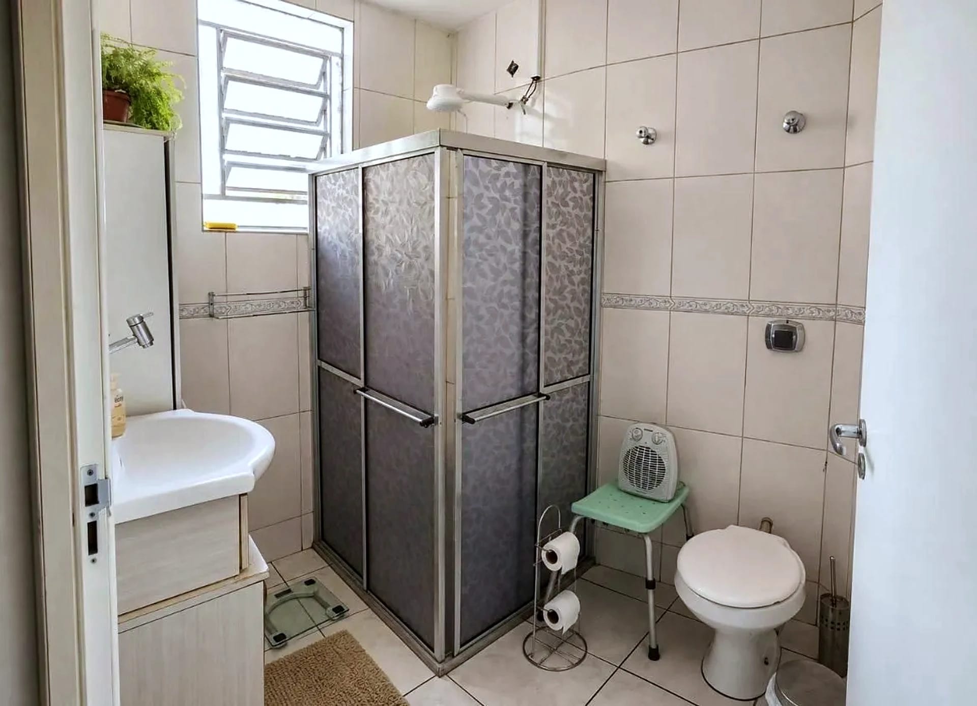Banheiro social com box