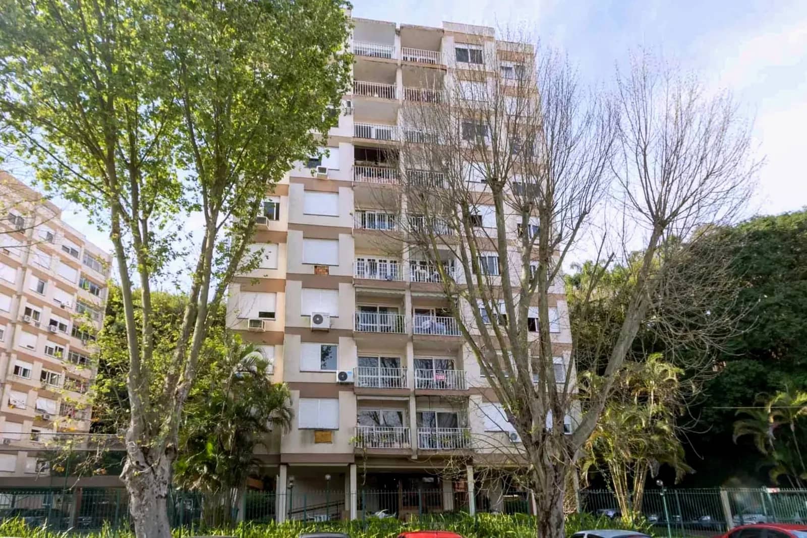 Torre do condomínio Poente da Vila