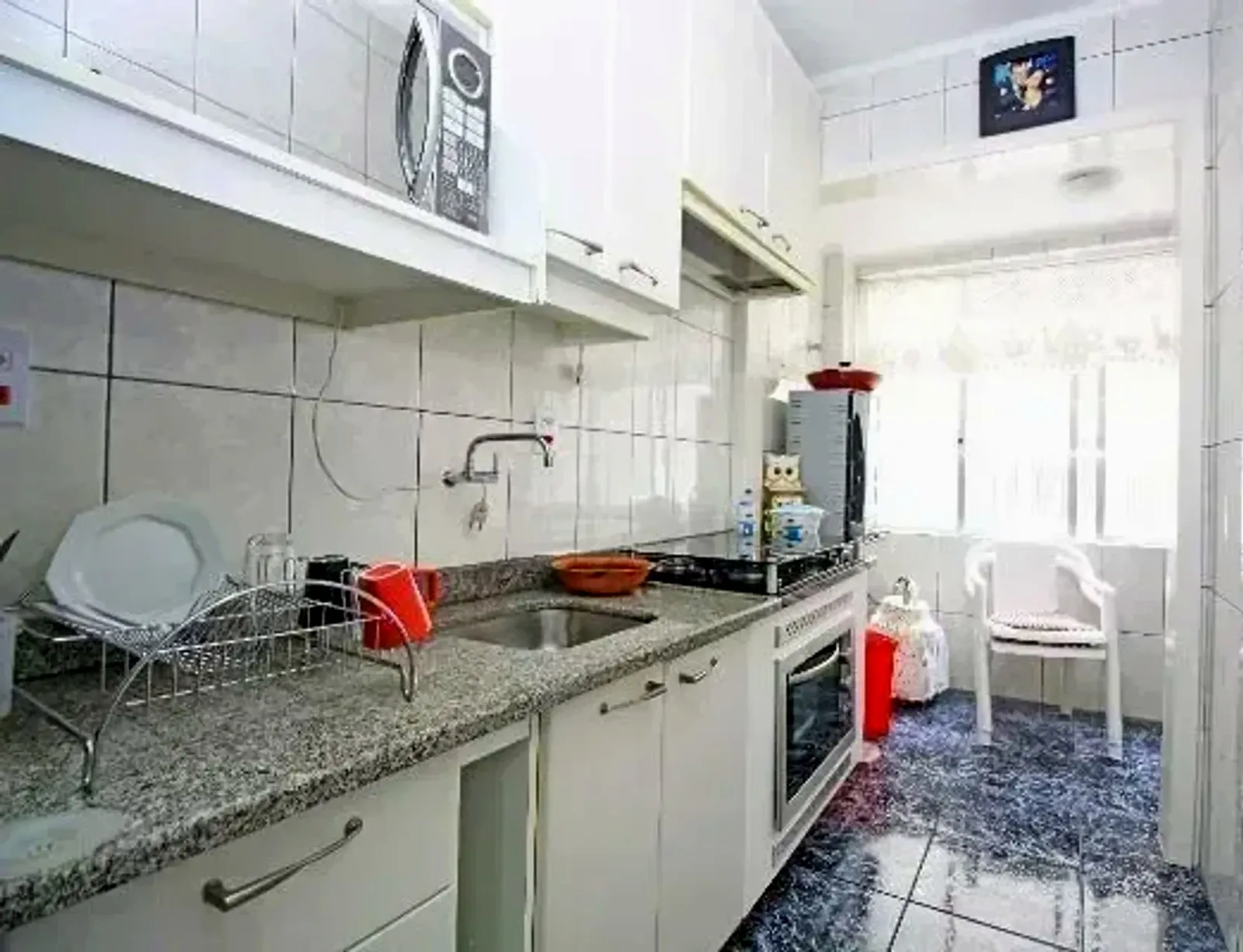 Copa-cozinha com bancada de granito