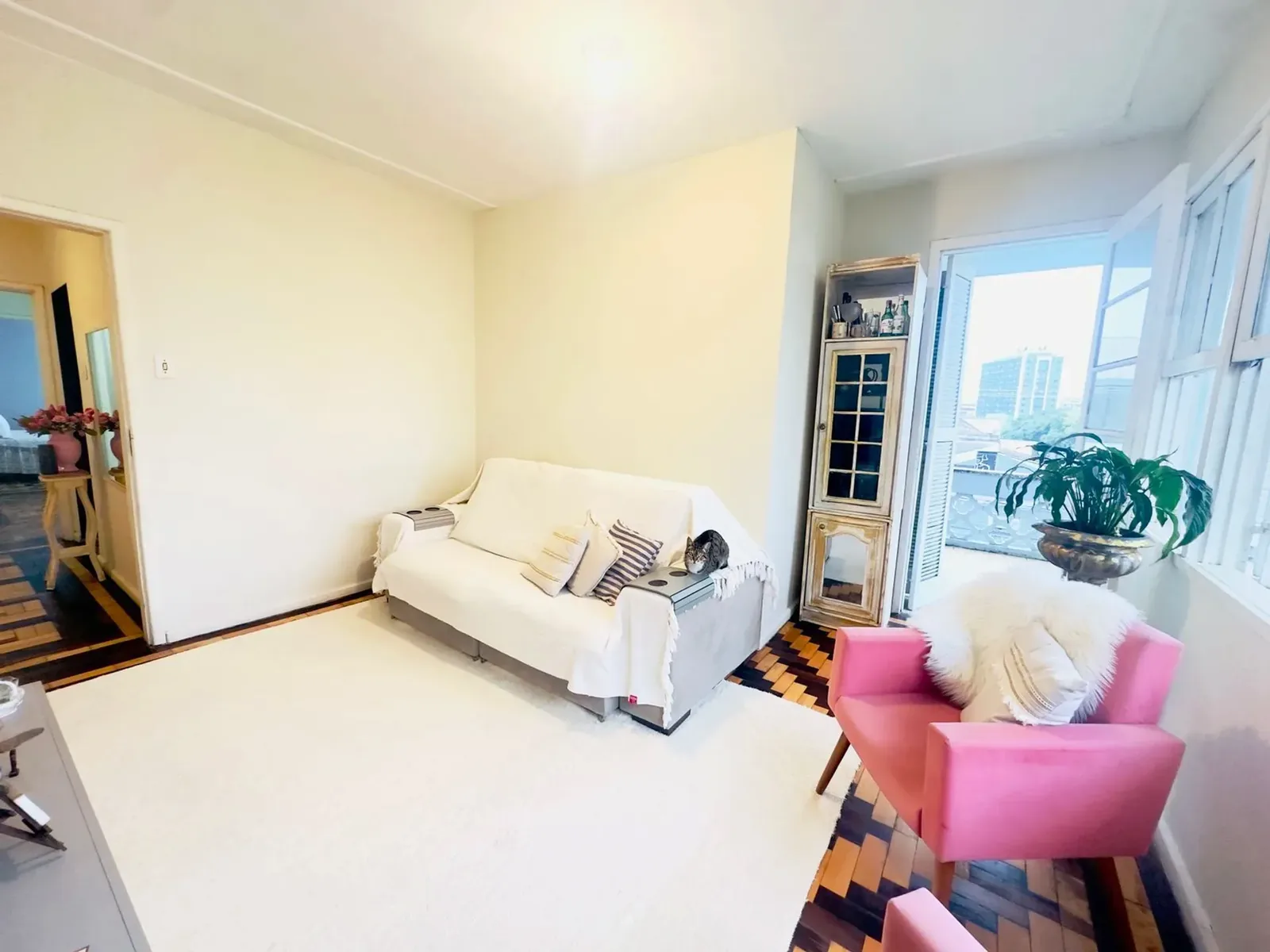 Sala clara do apartamento de 2 quartos na Vinte de Setembro, Azenha