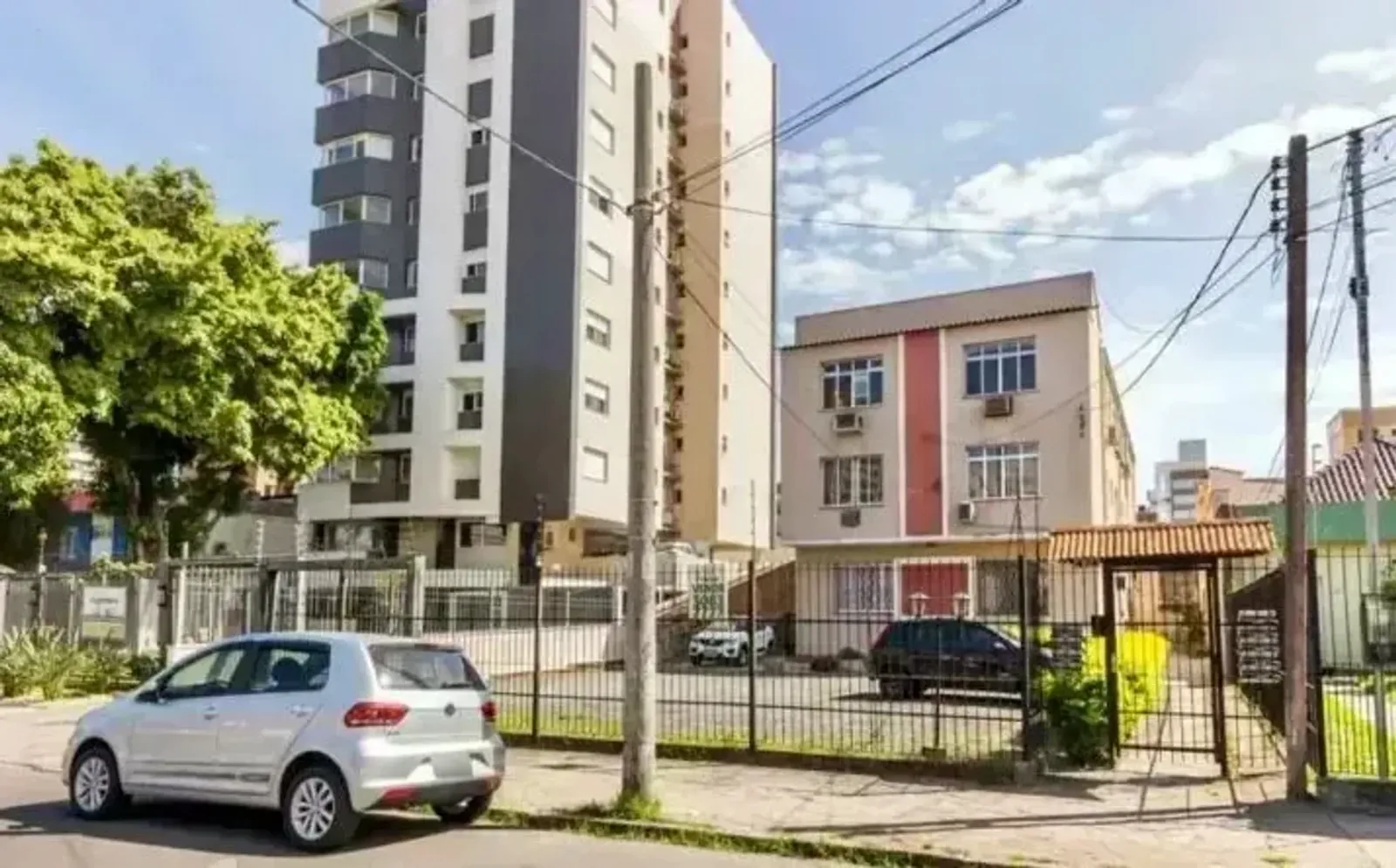 Rua arborizada do Menino Deus