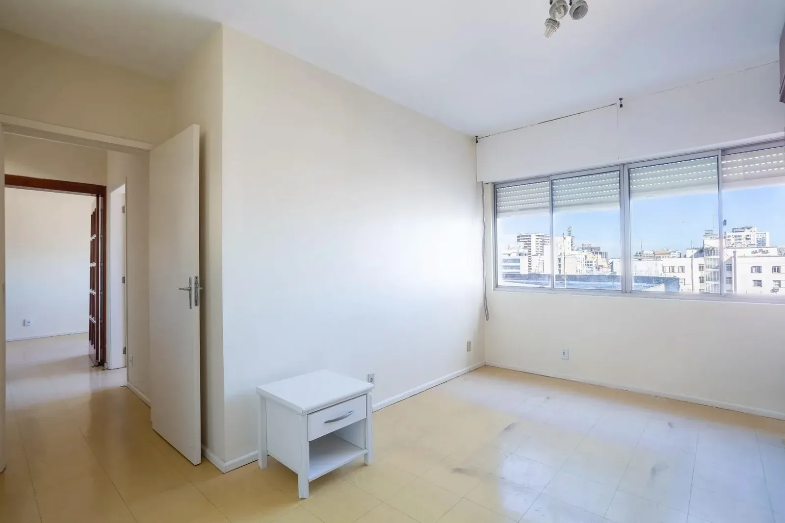Quarto com janela para a vista