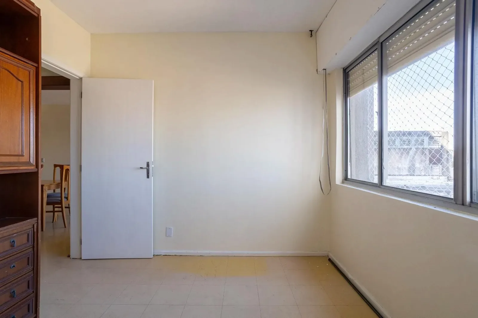Segundo quarto com armário