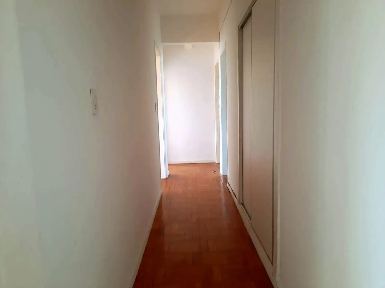 Corredor com armários