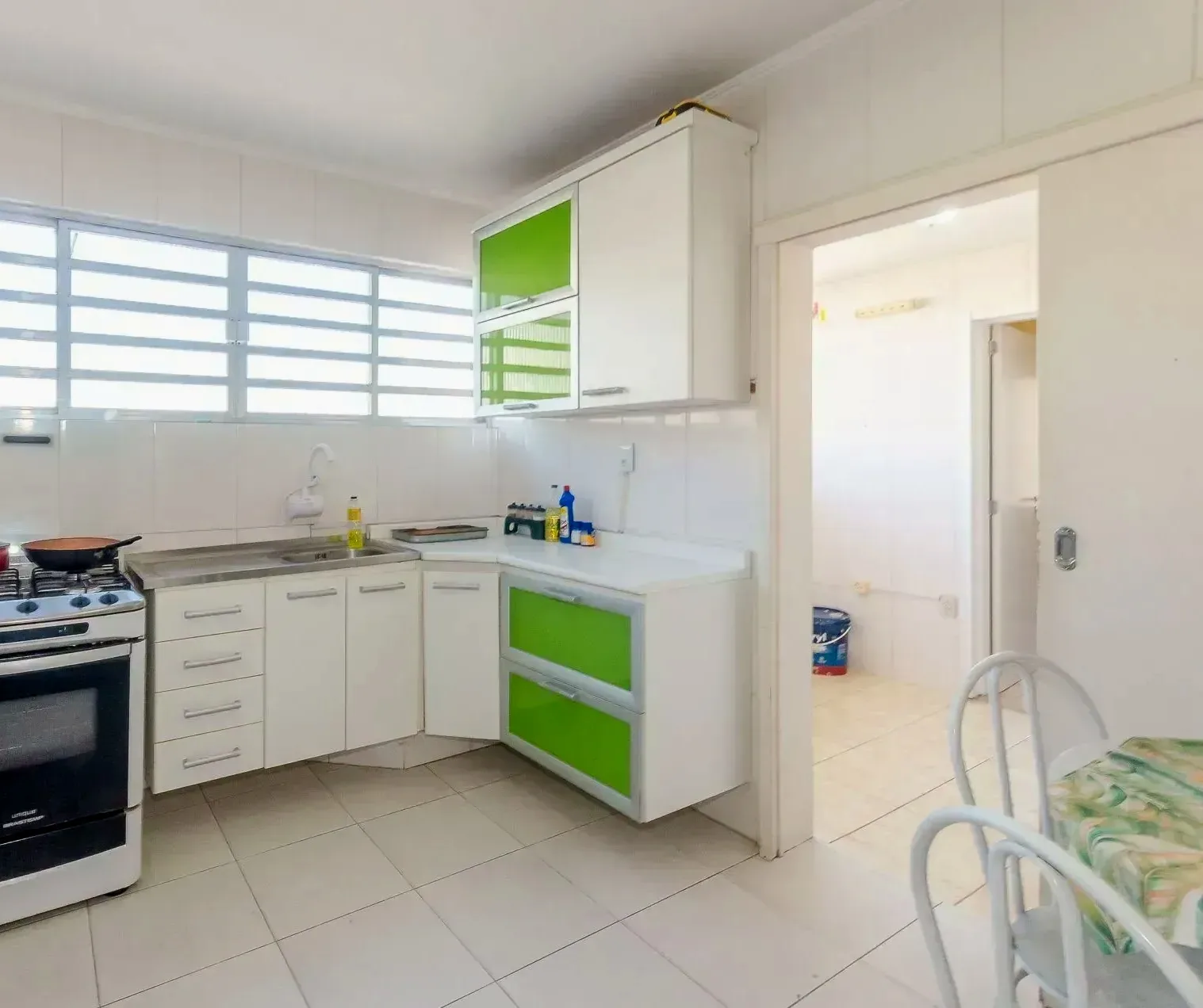 Cozinha com armários