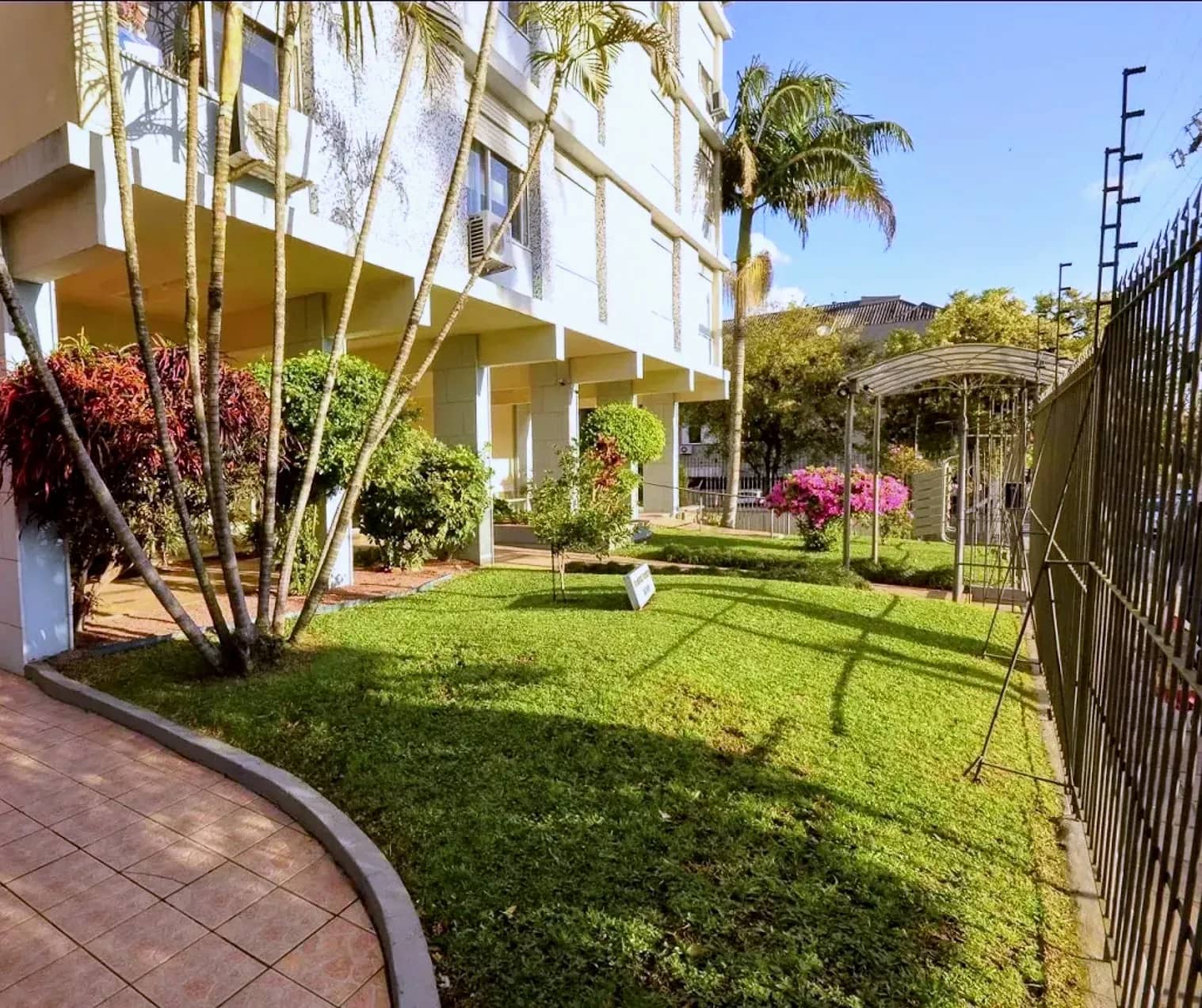 Jardim com caminho