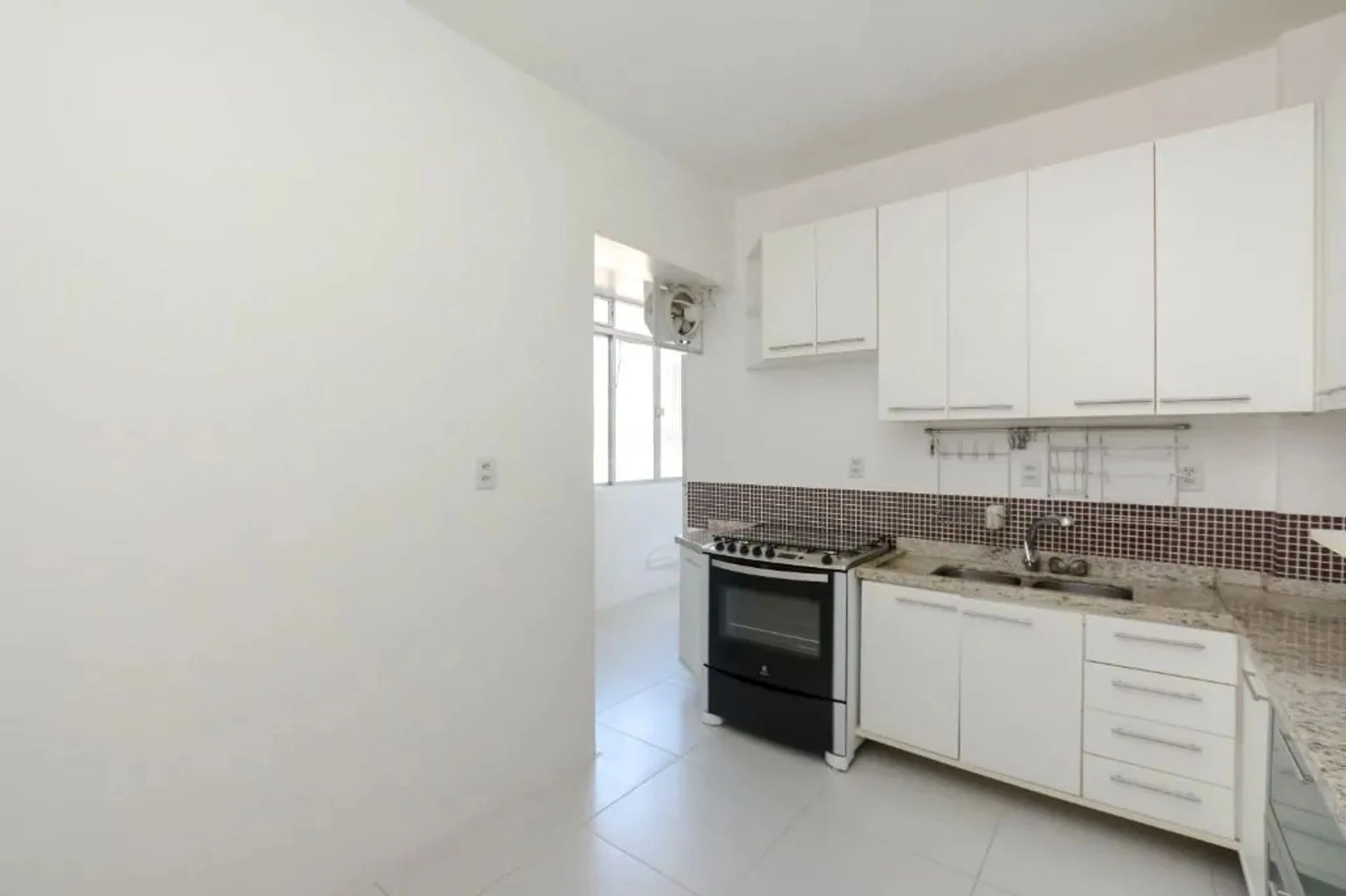 Cozinha com armários