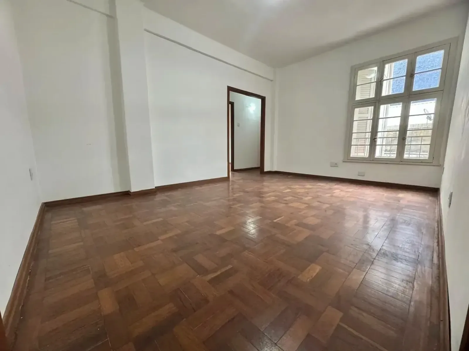 Sala com piso de parquet no Centro Histórico