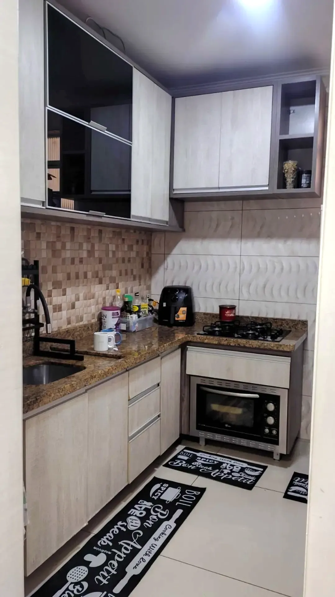 Cozinha com armários planejados