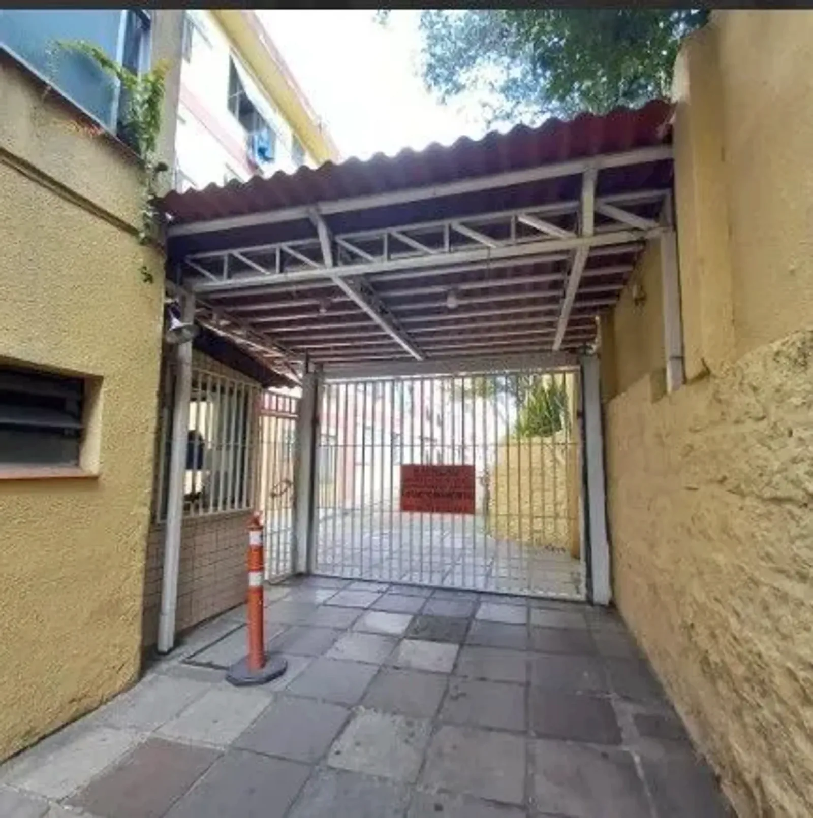 Acesso do condomínio com portão